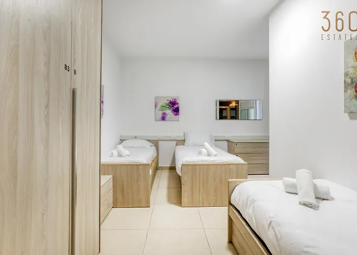 Апартаменты Spacious 4br In The Heart Of Swieqi By 360 Estates